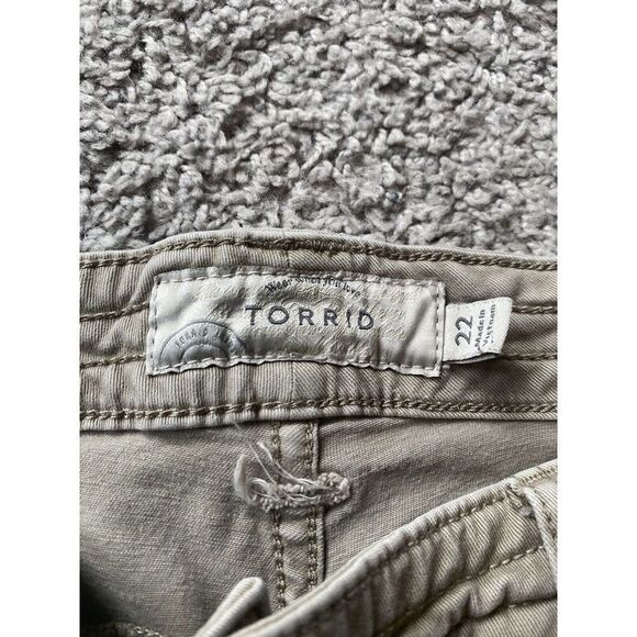 Torrid 22 KhakiDenim Shorts Womens 22 Cotton Blend Casual Hiking - Picture 7 of 10